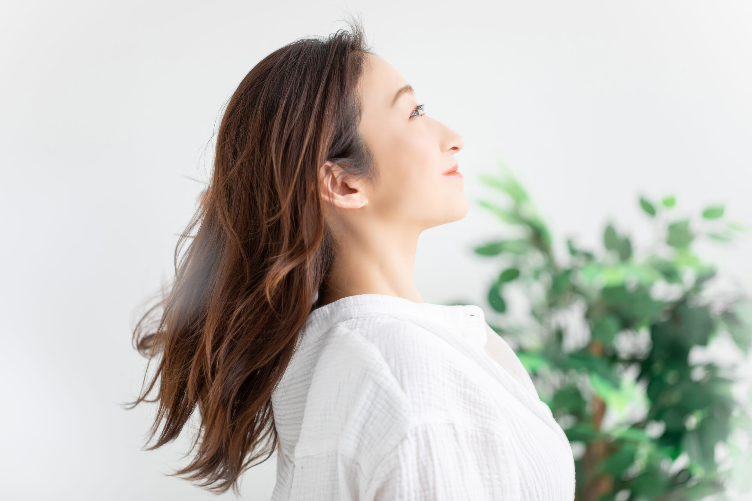 白髪染めでも明るくできる?40〜50代女性の白髪染めの考え方