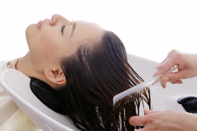 市販カラーと美容室カラーの違いとは?40〜50代女性が後悔しないカラーの選び方