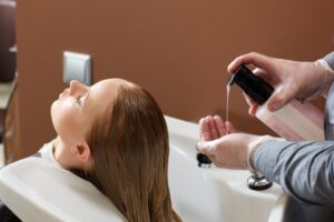 縮毛矯正の「強さ」の違いとは？失敗しないために知っておきたい大人女性のストレート選び