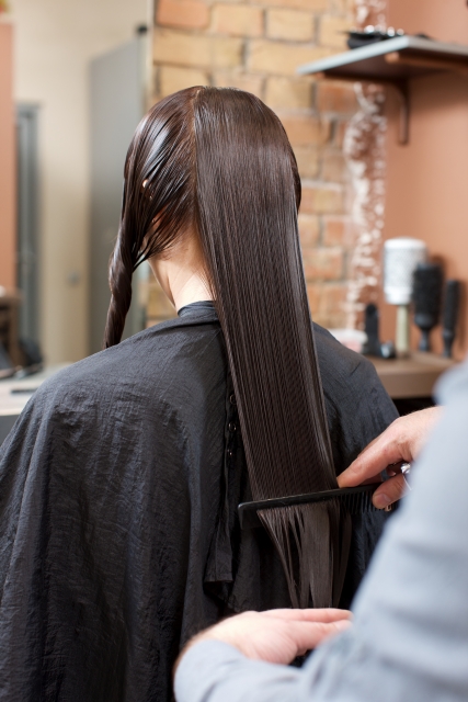 縮毛矯正と髪質改善の違いとは？40〜50代女性が後悔しない選び方